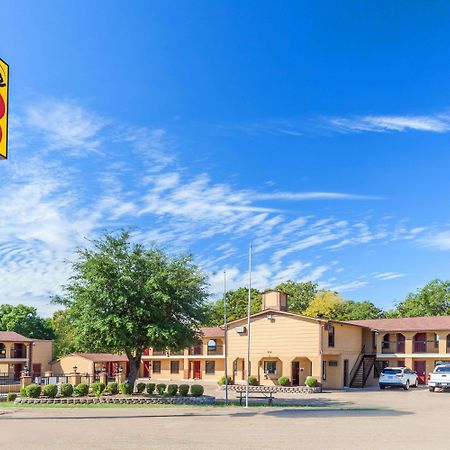 Super 8 By Wyndham Mt. Pleasant Tx Hotel Mount Pleasant Buitenkant foto